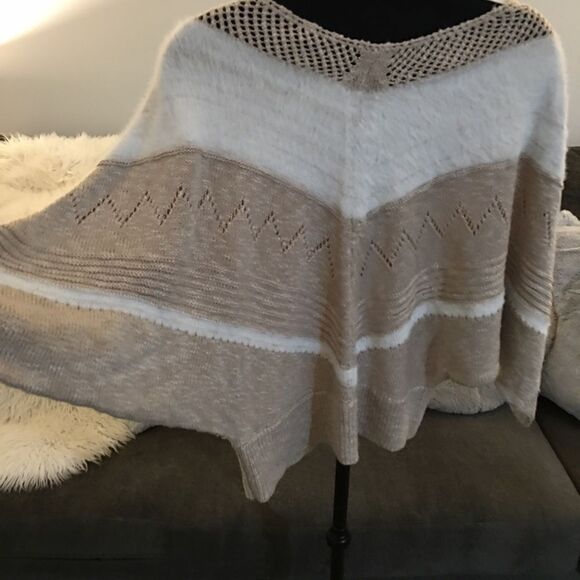 Gorgeous white fur knit sweater! Multi knit pattern - Picture 3 of 7